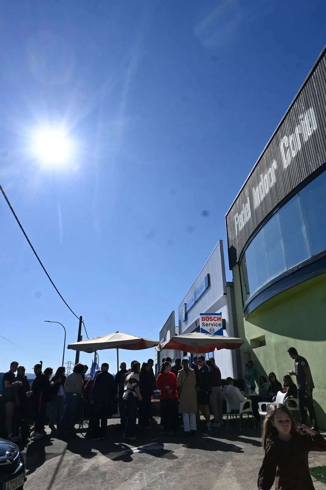Fachada del club durante un evento